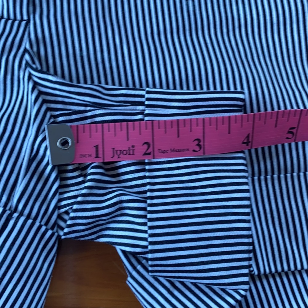 New York & Company striped shorts 0 - Picture 8 of 8